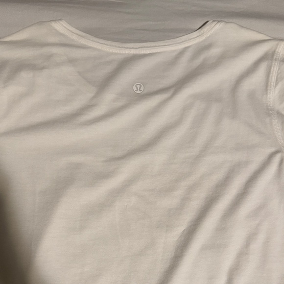 Classic White Lululemon Women's Top - Picture 3 of 3